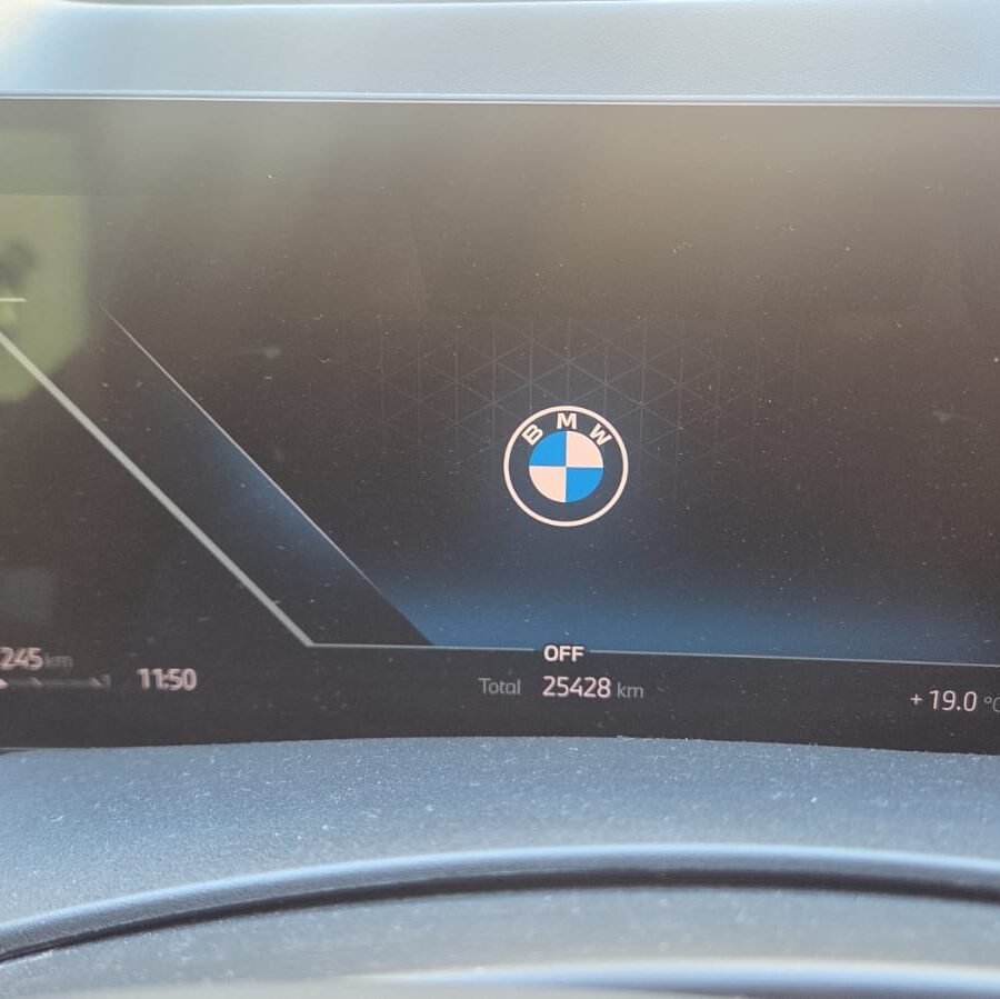 Alternative view of Bmw X6
