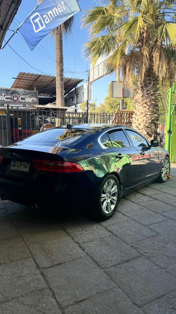 Jaguar Xe — foto 4 de 38