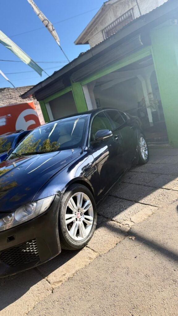 Jaguar Xe — foto 6 de 38