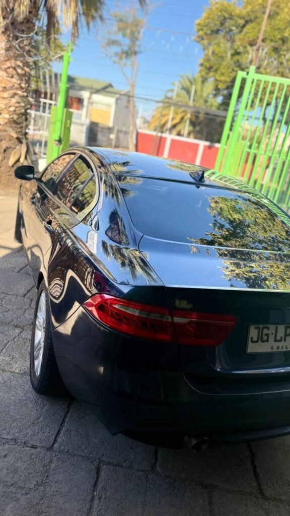 Jaguar Xe — foto 8 de 38