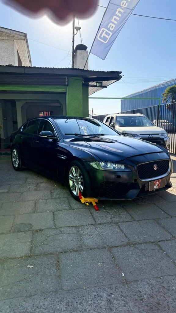 Jaguar Xe — foto 2 de 38
