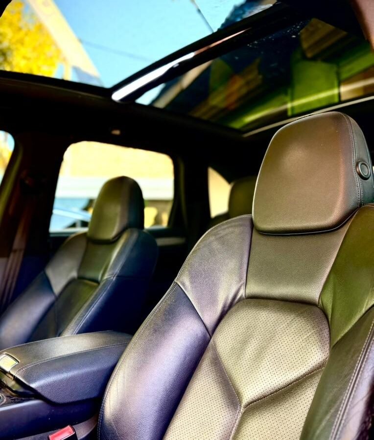 Alternative view of Porsche Cayenne