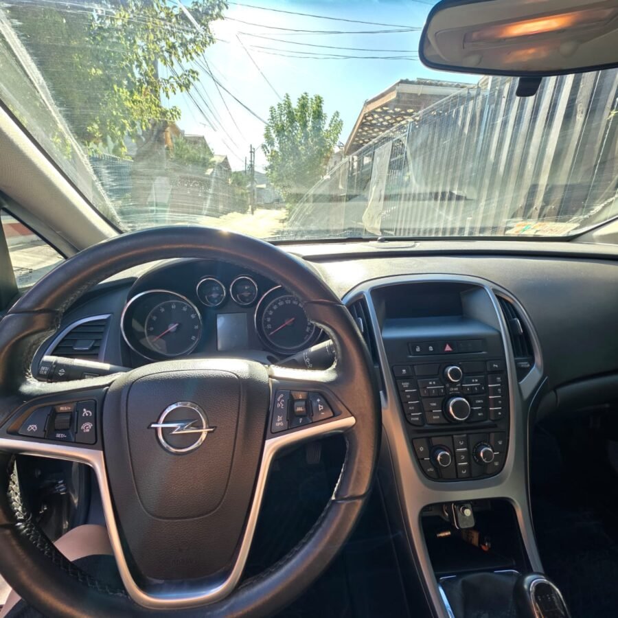 Alternative view of Opel Astra 2014