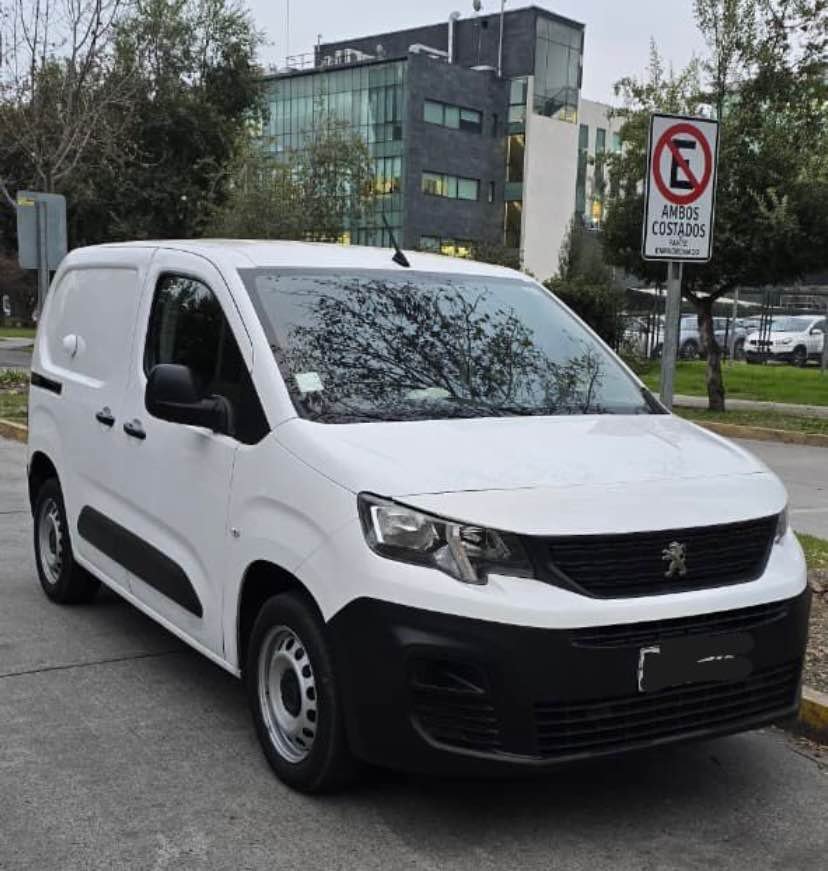 Alternative view of Peugeot Partner 2021