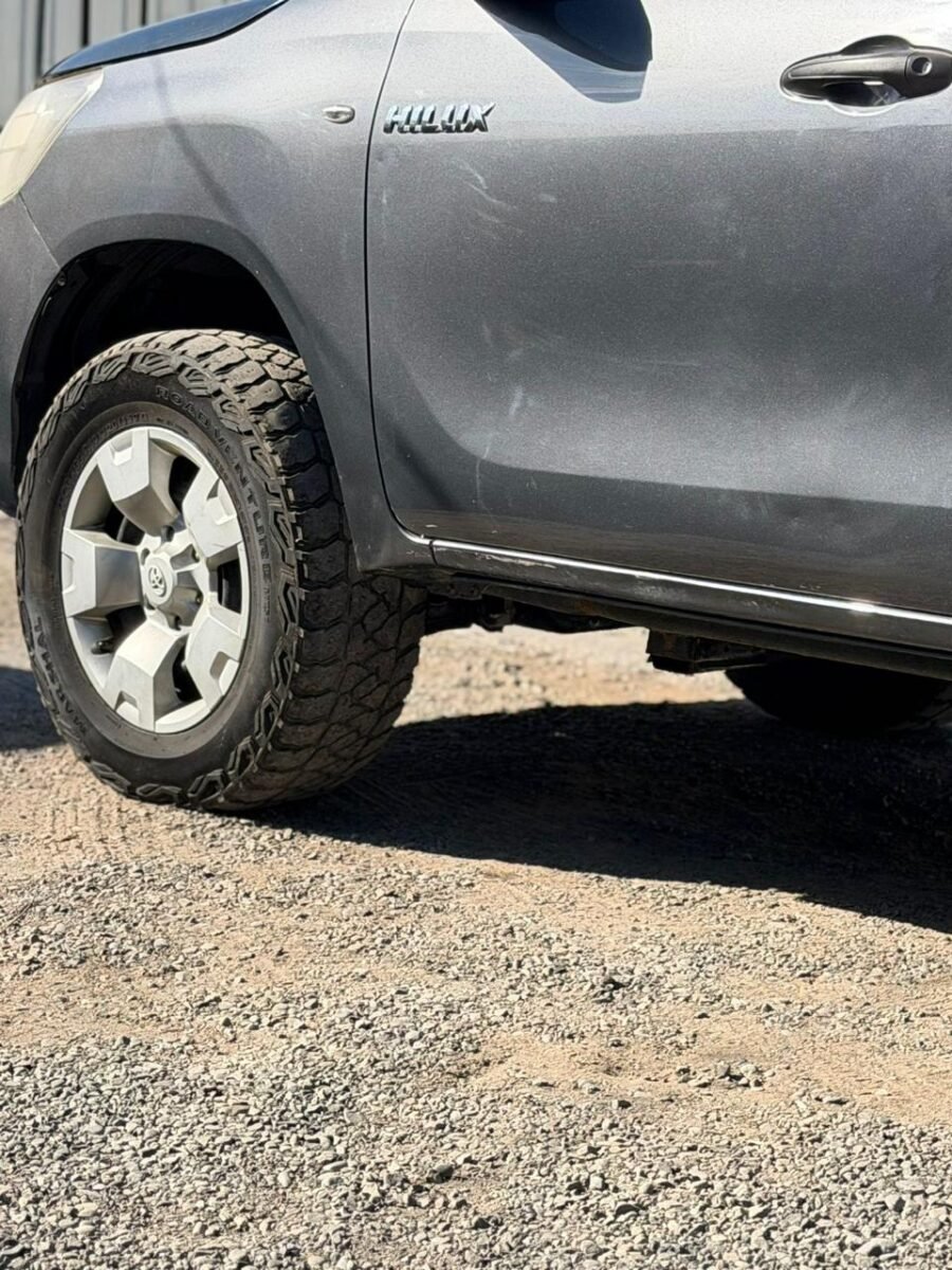 Toyota Hilux — foto 15 de 38