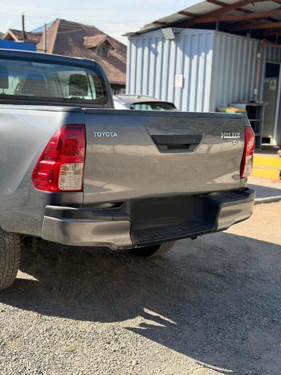 Toyota Hilux — foto 17 de 38