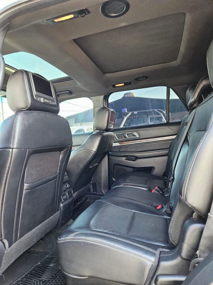 Ford Explorer — foto 13 de 38