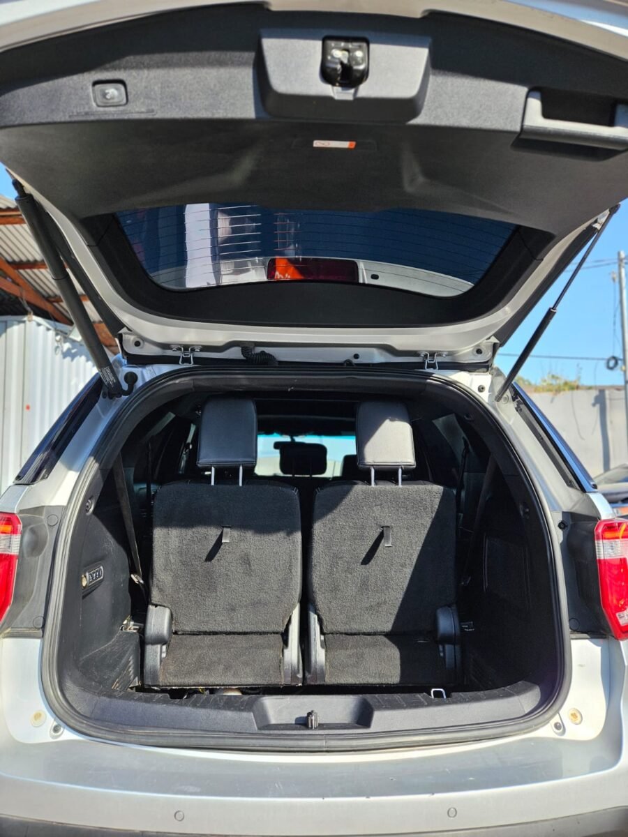 Ford Explorer — foto 15 de 38
