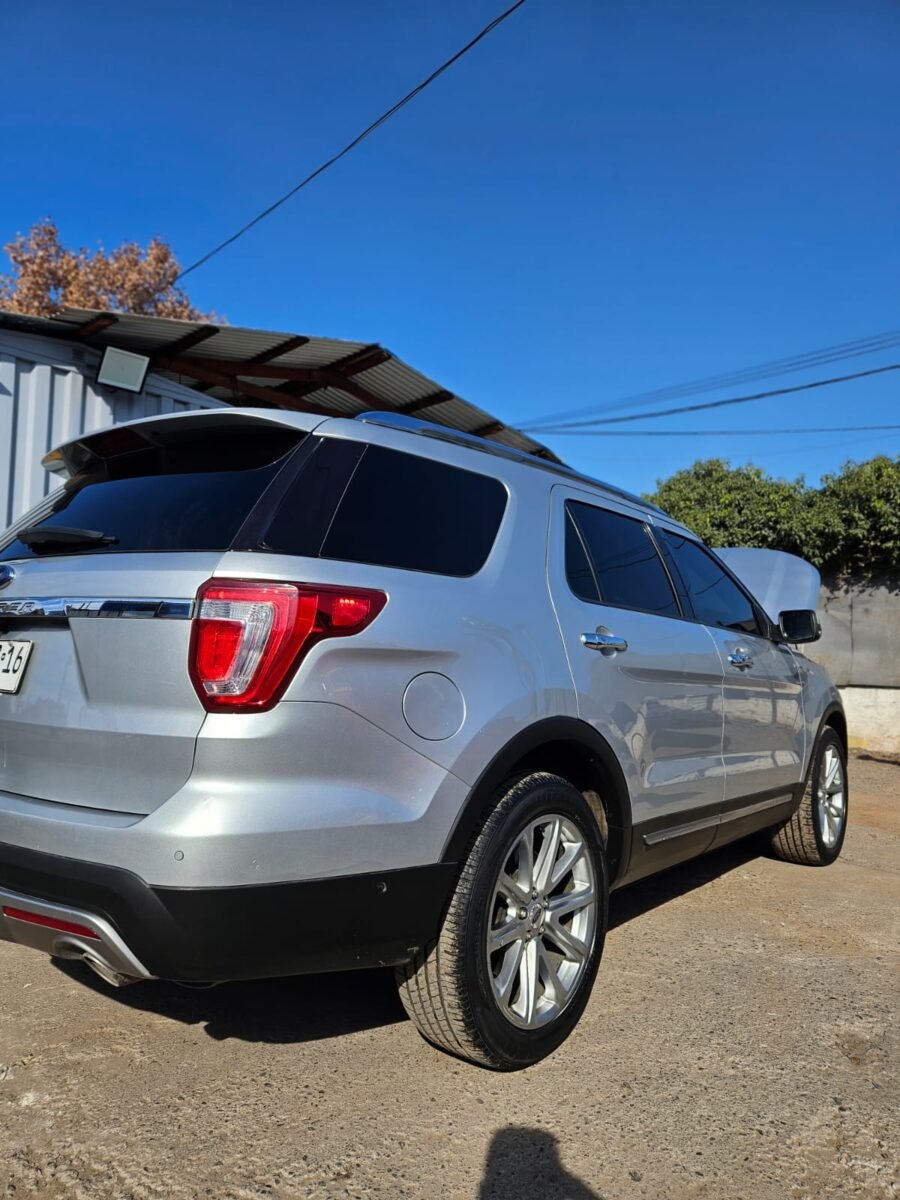 Ford Explorer — foto 5 de 38